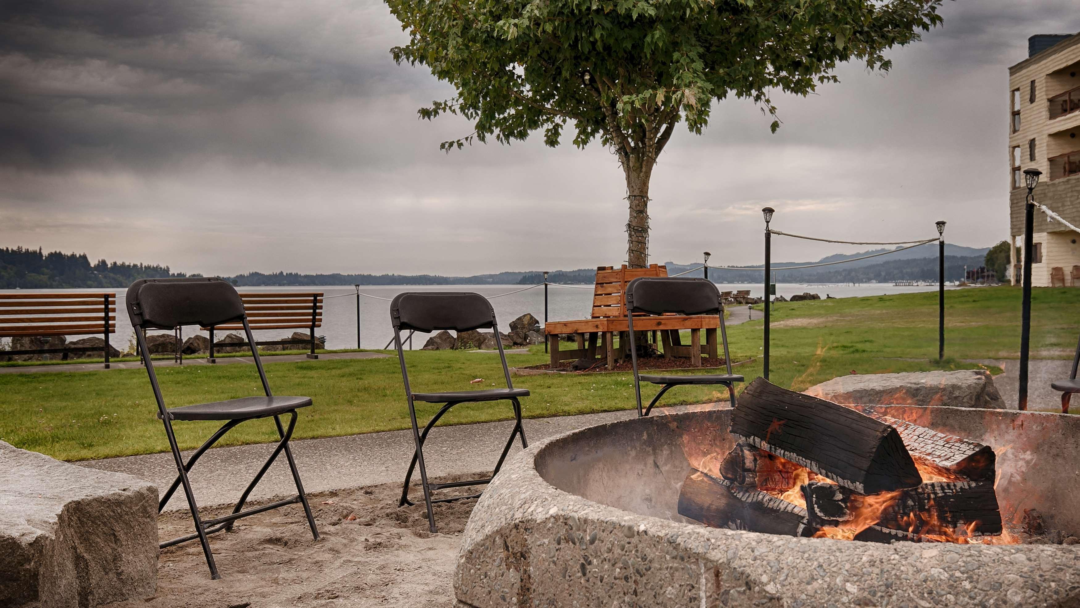 Best Western Plus Silverdale Beach Hotel Exterior photo